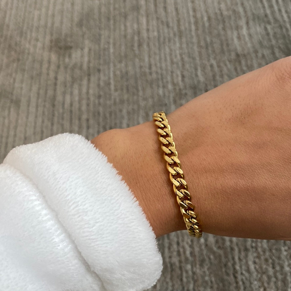 Adjustable chain gold bracelet
